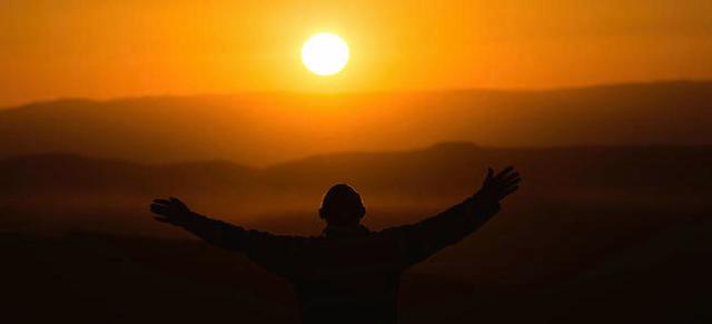 greeting-the-sun-natalia-zaika