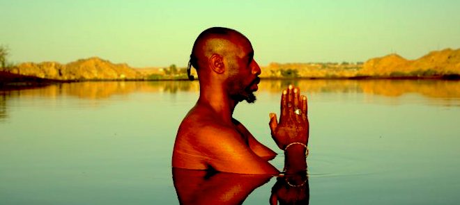 Portrait-of-Pablo-Imani-on-location-in-the-Nile-at-Nubial-All-Rights-Reserved-The-Niles-New-Wave-768x430